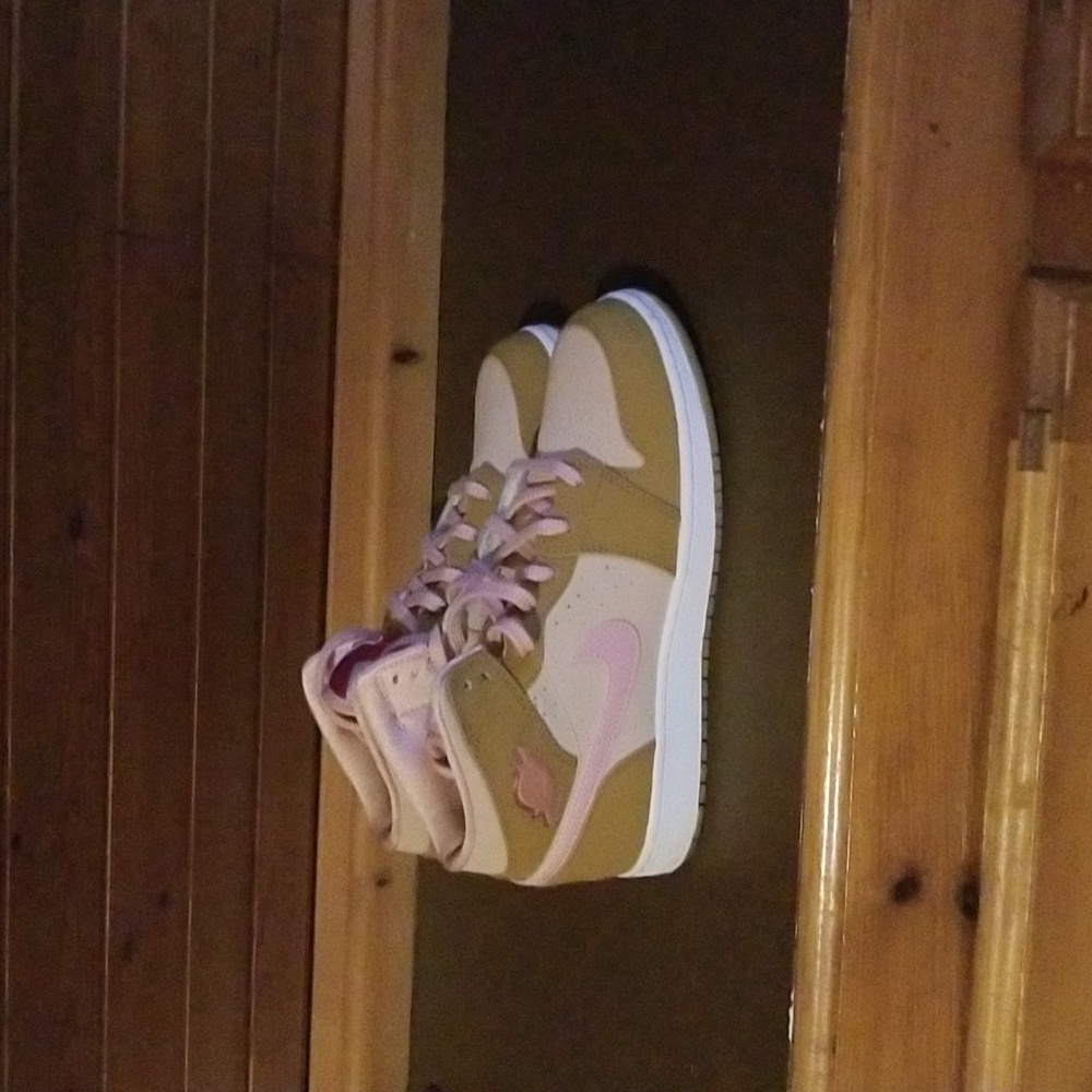 Air Jordan 1 Mid WB GG